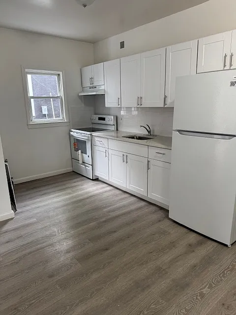 3 bed, 800 sqft, $3,400 — Photo 1