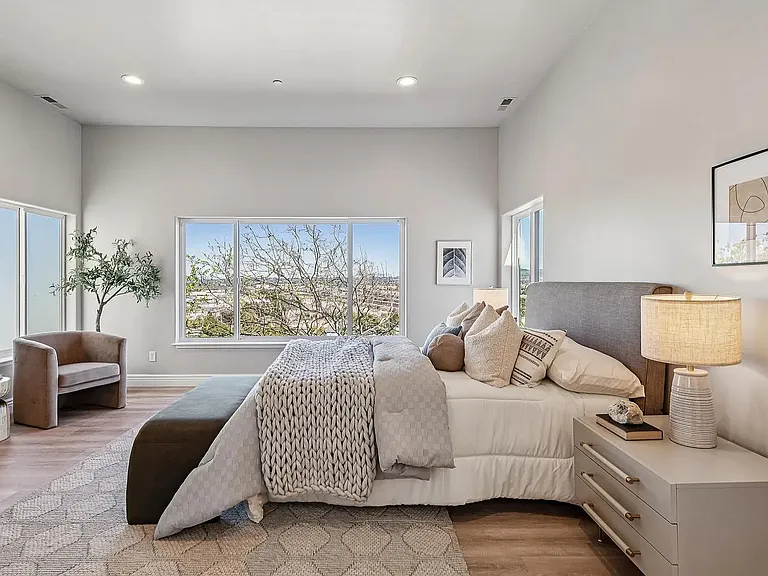 314 Golden Gate Ave — Photo 5