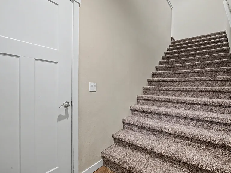 1643 Burnside Pl #C — Photo 2