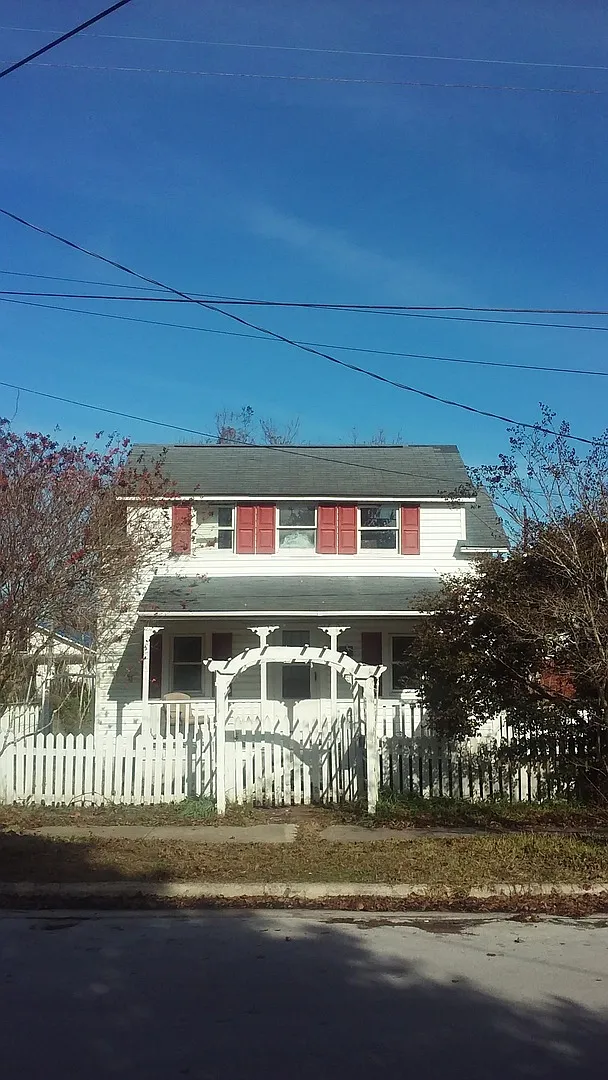 Charming 2 Bedroom with bonus room home in Historic Downtown Morehead City Walking District! Walk... — Photo 2