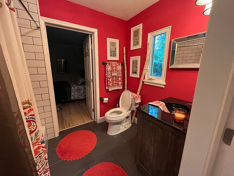 Main jack and jill bathroom