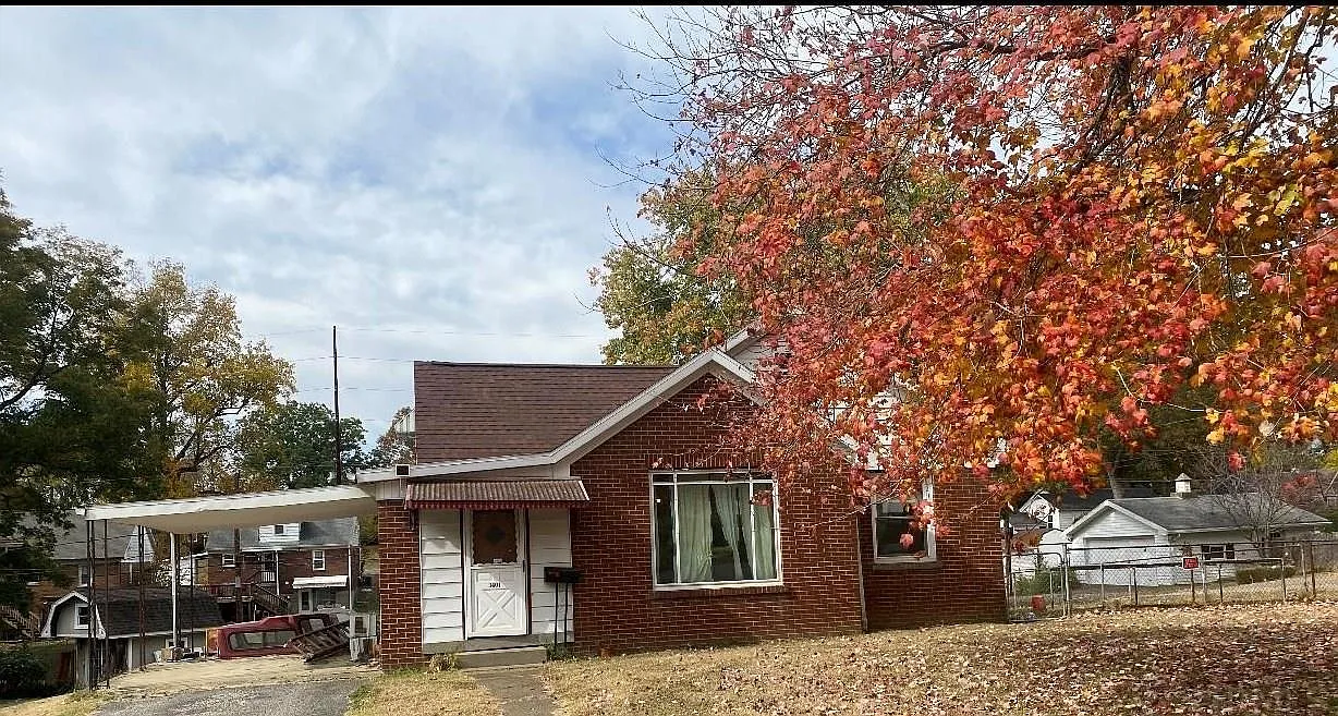 1401 S Helfrich Ave photo 1