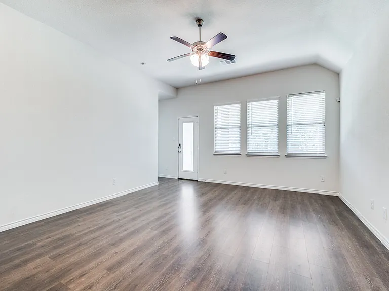 763 Philadelphia St — Photo 11