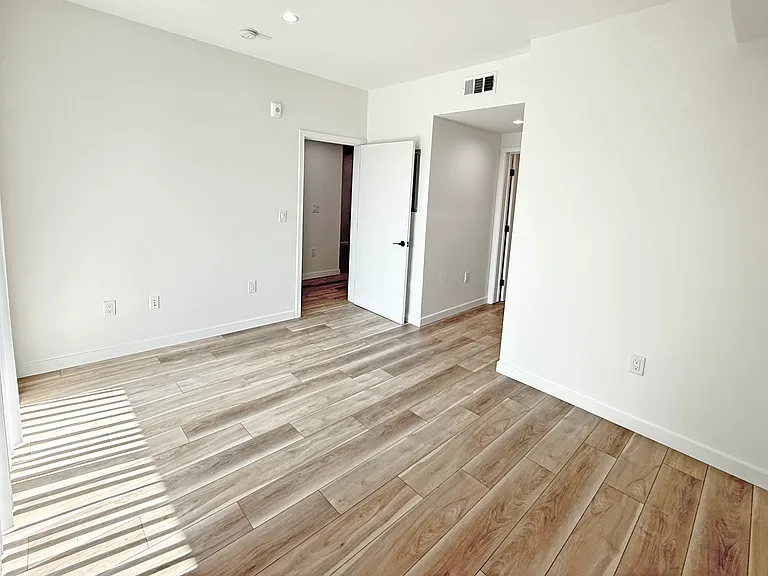 10934 Peach Grove St #201 — Photo 29