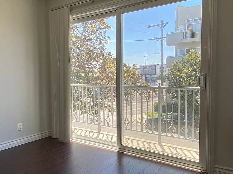 130 S. Flores St. — Photo 5