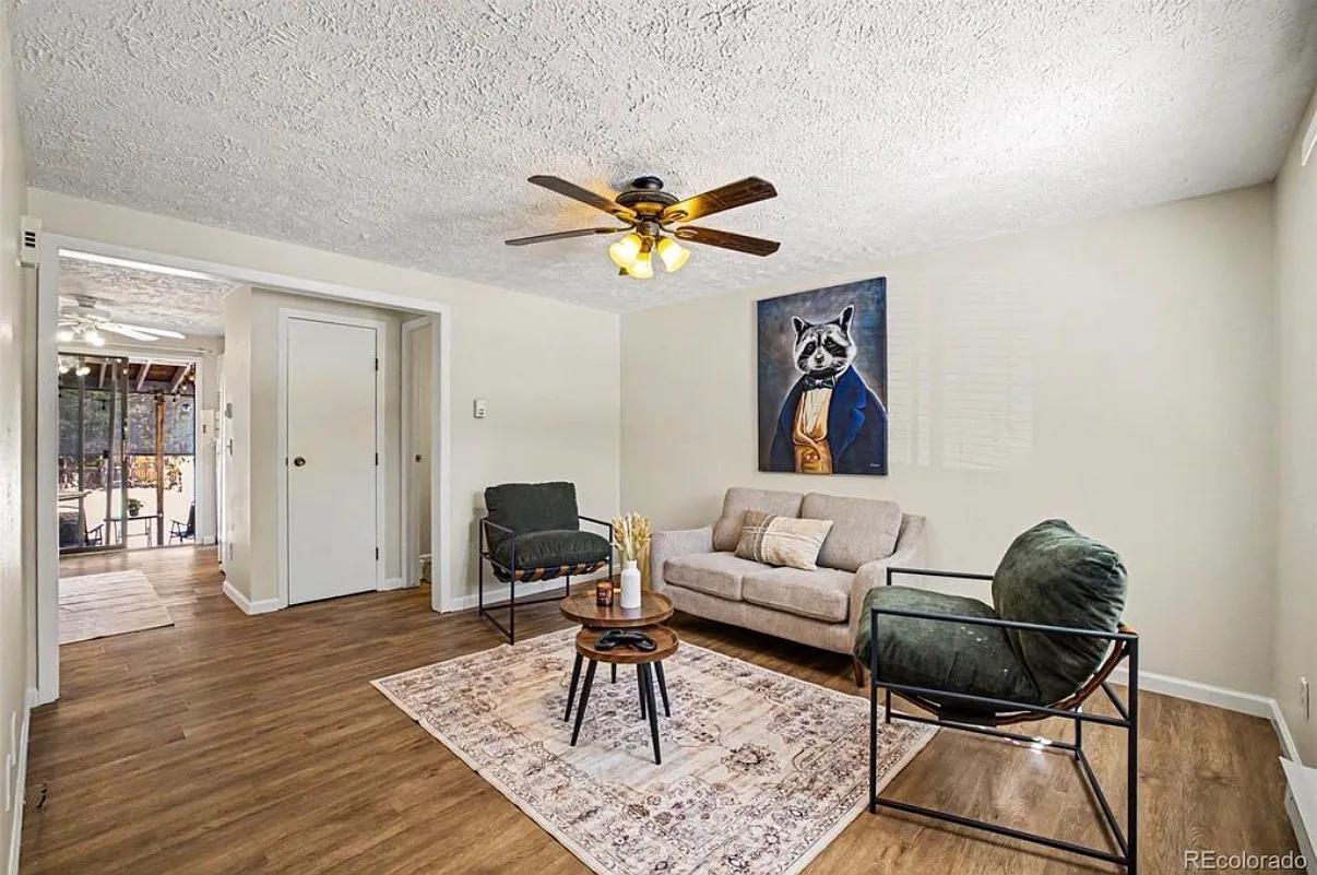 2 bed, 896 sqft, $2,500 — Photo 2
