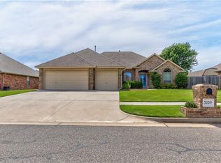 3209 Willow Ln, Moore, OK 73170
