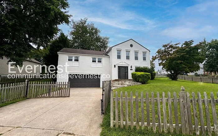 5 bed, 2.5 bath, 2664 sqft, $3,695 — Photo 2
