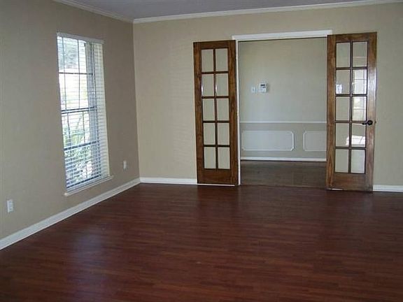 5th image of 1040 Wisteria Dr