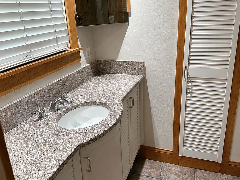 3200 Harris Park Ave — Photo 8