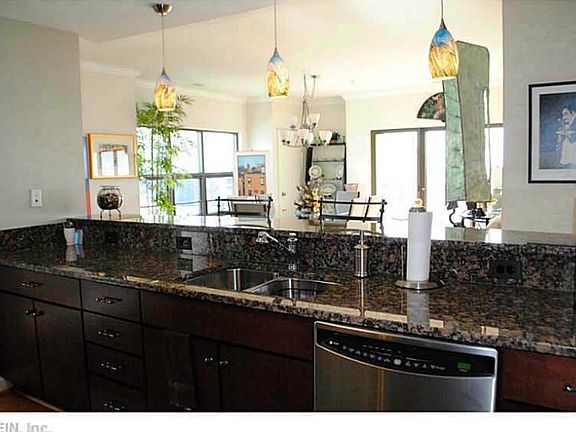 3rd image of 123 College Pl Unit 1410