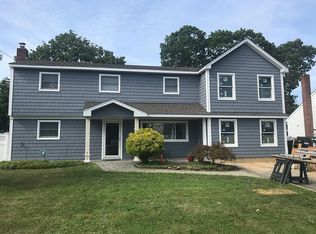427 Spruce Ave, West Islip, NY 11795