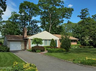54 Rugby Rd, Roslyn Heights, NY 11577