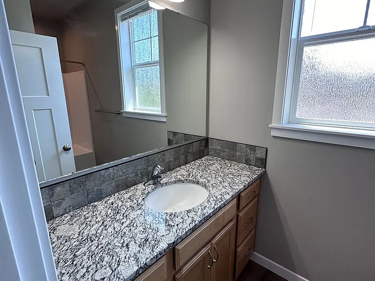 338 E 12th Ave — Photo 23