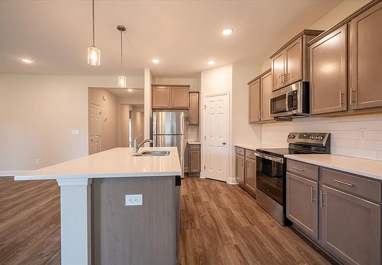 330 Creek Grove Ave — Photo 16
