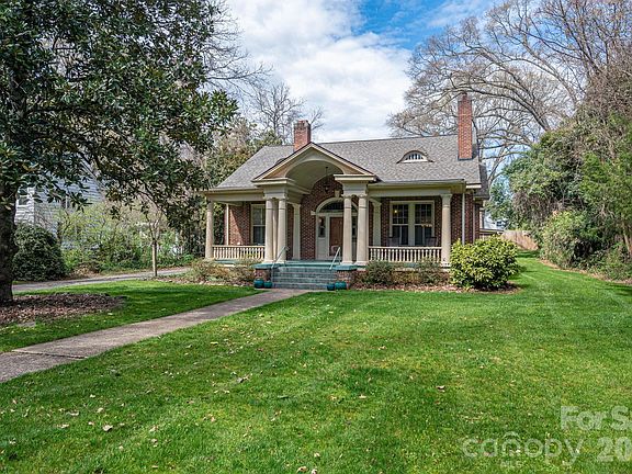 2nd image of 825 Hawthorne Rd