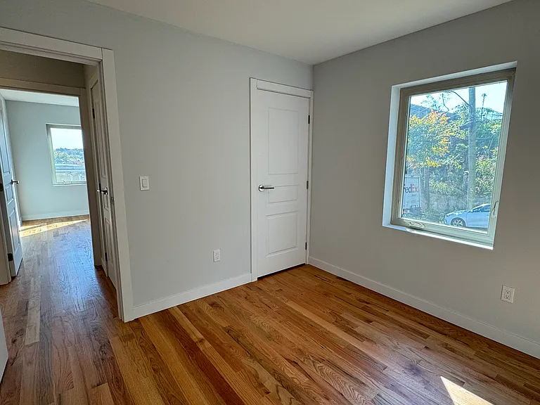 31 Starbuck St #2 — Photo 18