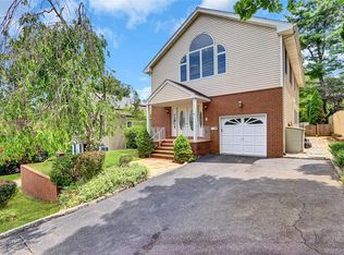 17 Singworth Street, Oyster Bay, NY 11771