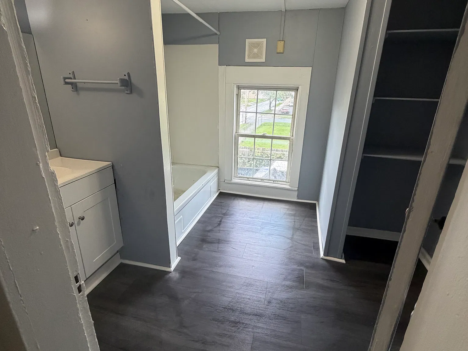 2 bed, 1.5 bath, 1100 sqft, $1,300 — Photo 4