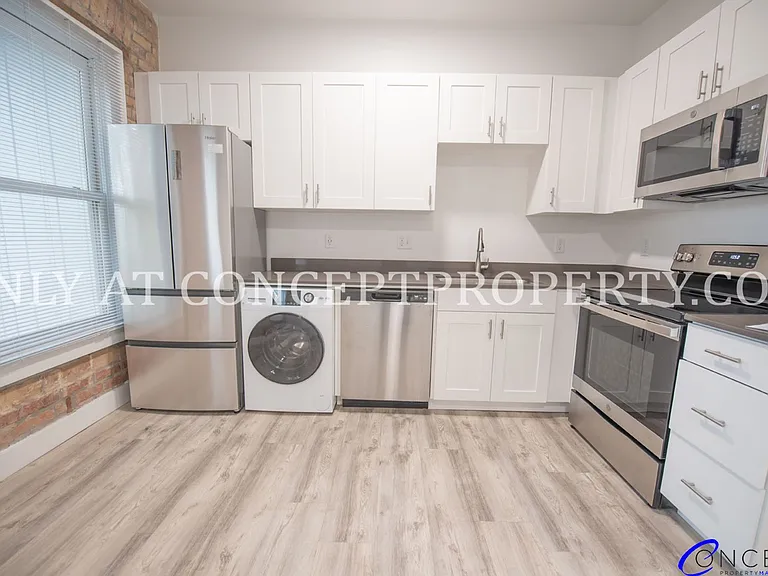 First Avenue Flats — Photo 31