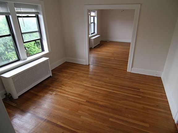 2nd image of 2046 31st St APT D4