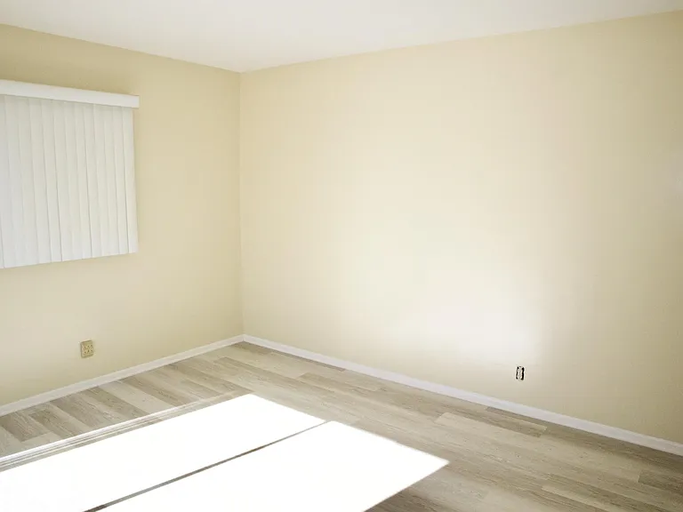 719 S Juanita Ave — Photo 12