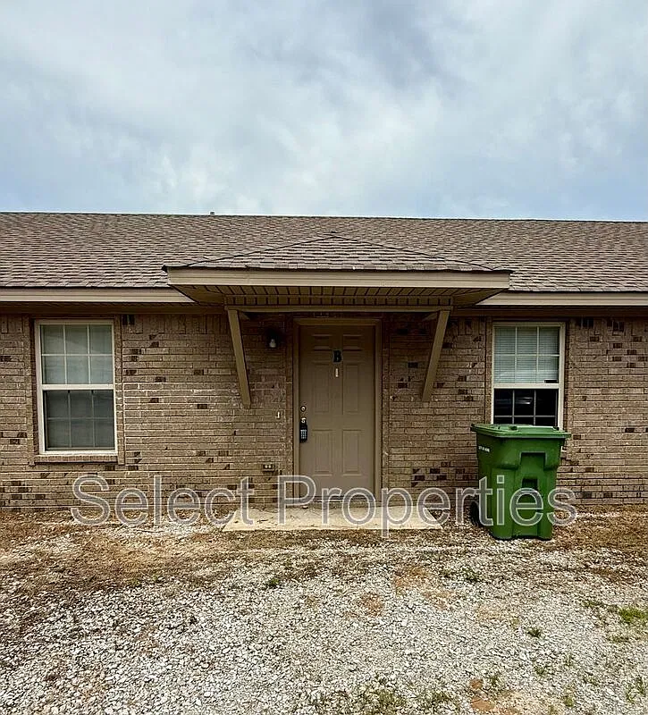 2 bed, 1.0 bath, 600 sqft, $700 — Photo 1