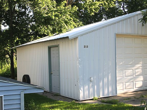 Detached Garage