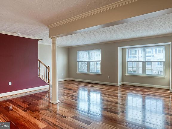 5th image of 415 W Park Dr