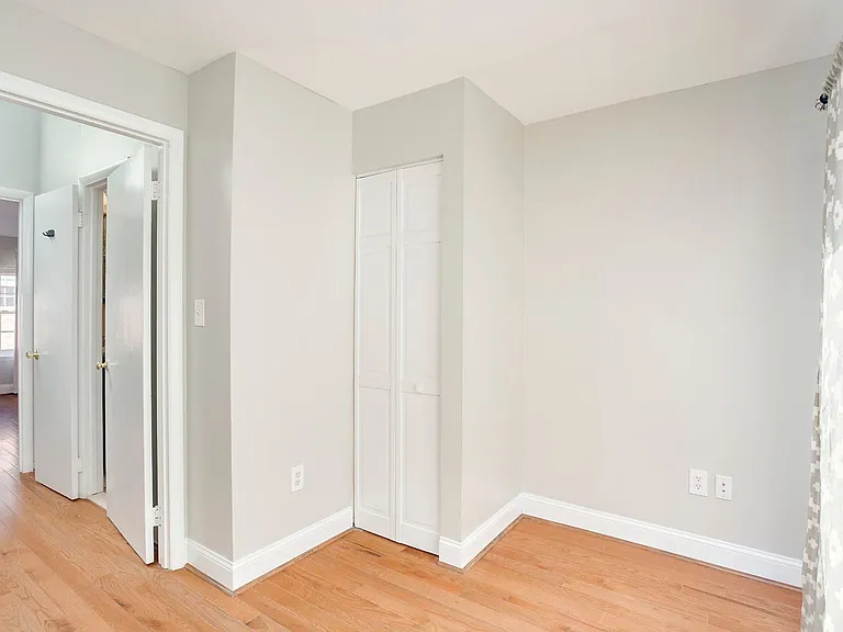 7 E Hamburg St — Photo 15