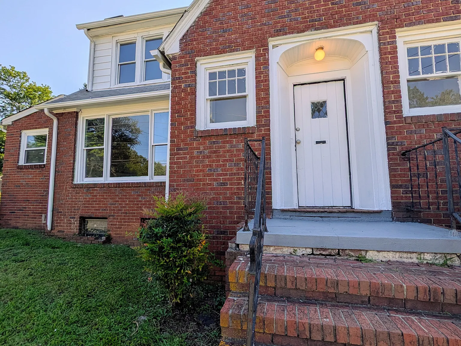 3 bed, 2.5 bath, 2092 sqft, $1,450 — Photo 1