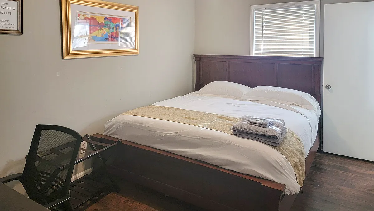 Mattress protector and fitted sheet provided onl - Buckhurst Trl