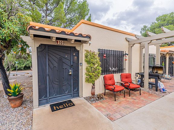 2nd image of 101 W Calle Del Ano