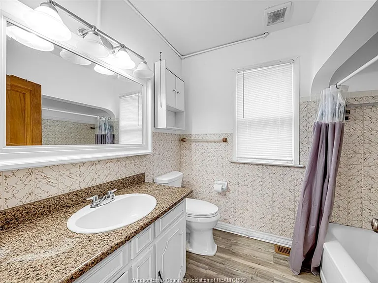 3999 Grand Marais Rd E — Photo 10