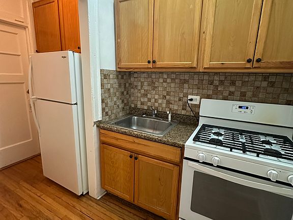 4th image of 1369 W Estes Ave APT 2J