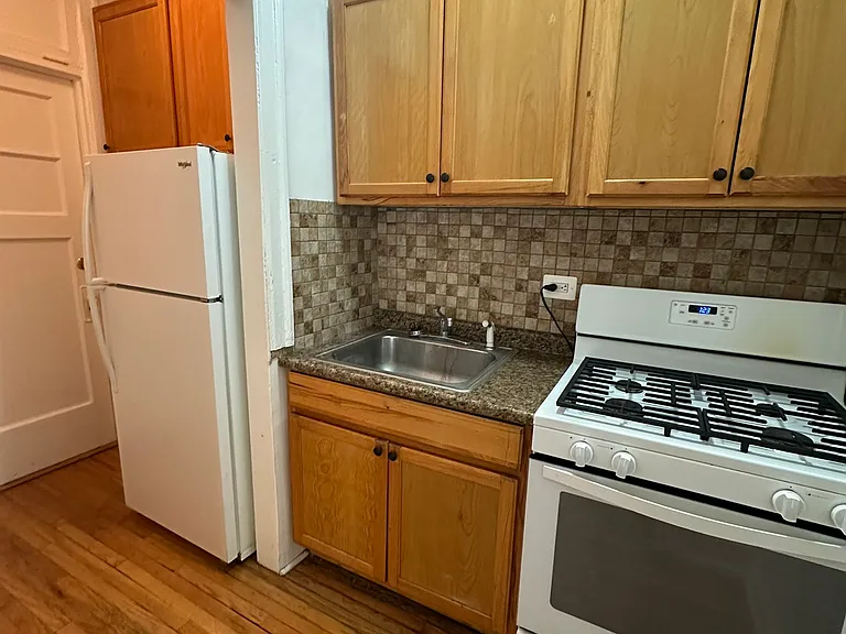 1369 W Estes Ave #2J — Photo 4