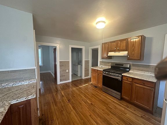 5th image of 1 Eames Ave