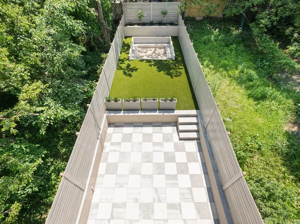 966 Bergen Street image 32 of 35