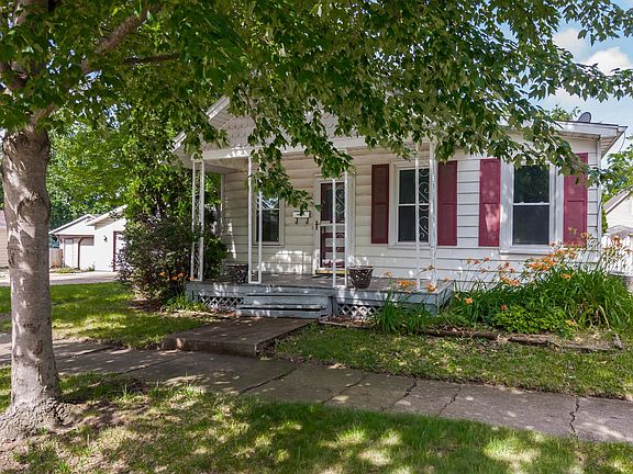 3rd image of 1109 S Oak St