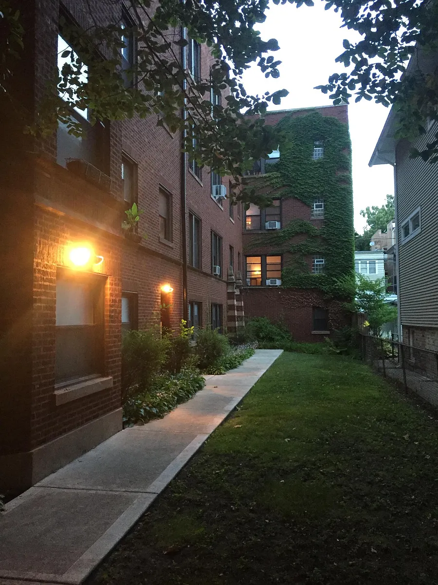 Building Photo - 1344 W Hood Ave #1A