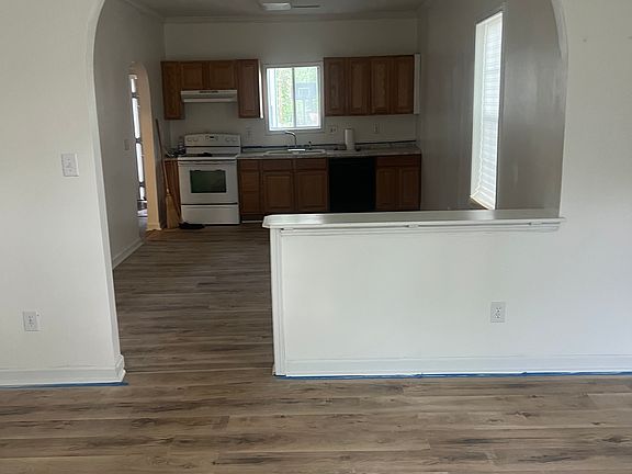2nd image of 511 S Shamrock Ave