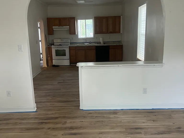 511 S Shamrock Ave — Photo 2