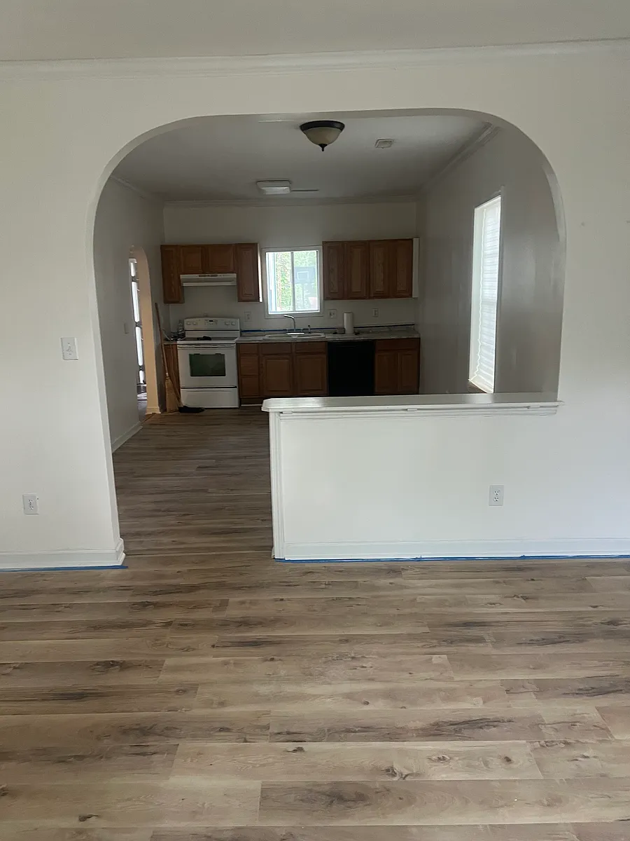 Building Photo - 511 S Shamrock Ave