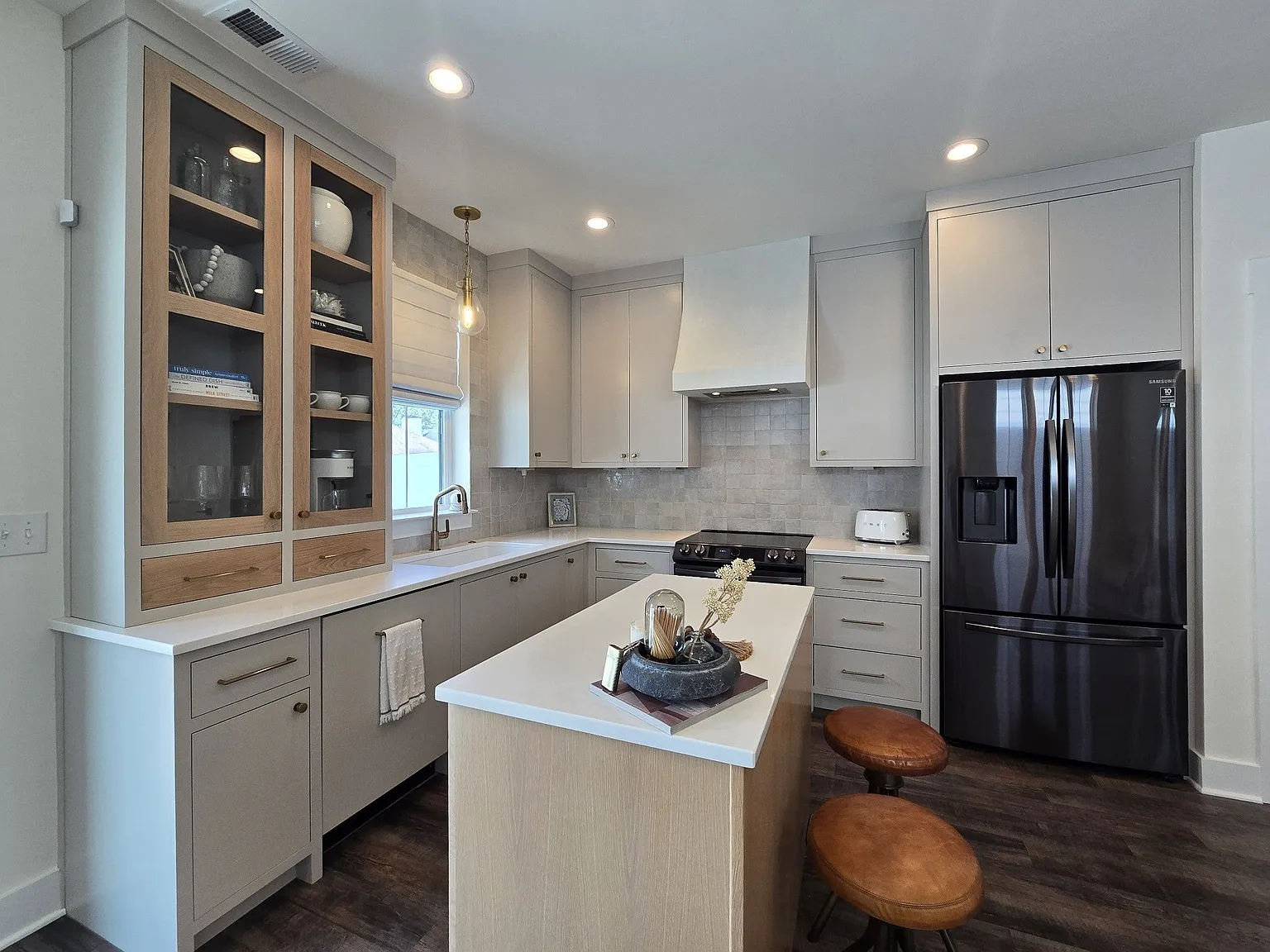 3 bed, 2.5 bath, 1242 sqft, $3,300 — Photo 4