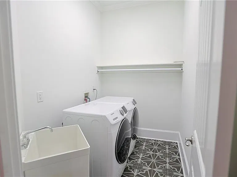 1296 Lenox Park Blvd — Photo 41