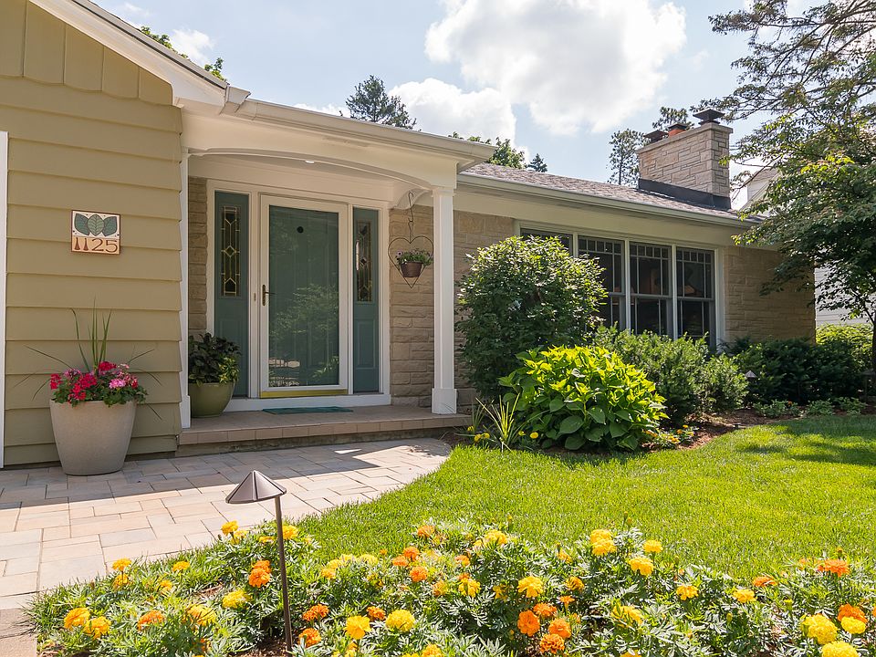 1125 Waban Hill