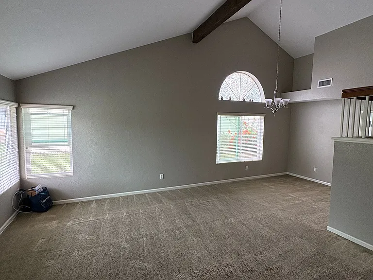 935 Ridgewood Dr — Photo 4