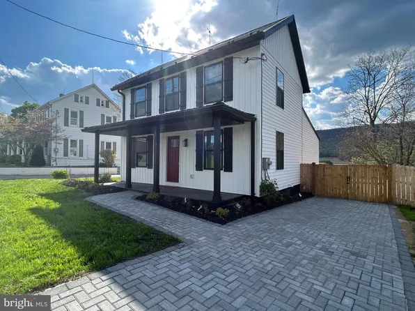 10763 Path Valley Rd, Fannettsburg, PA 17221