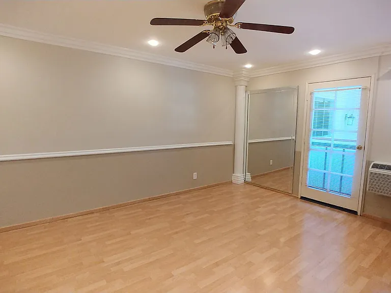 Carmel Heights Apts — Photo 16