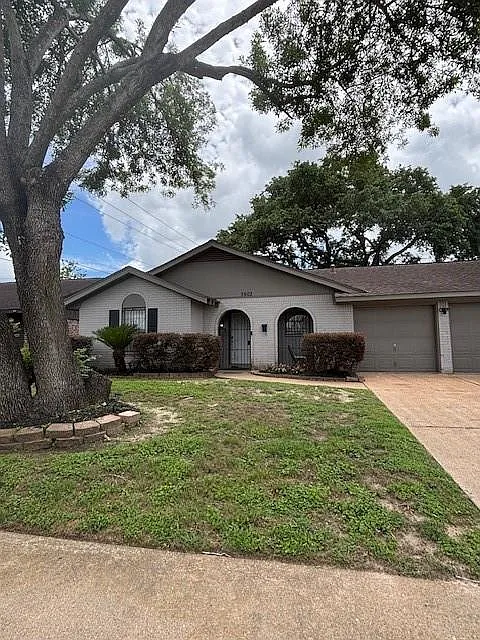 4 bed, 2.0 bath, 1522 sqft, $1,950 — Photo 1